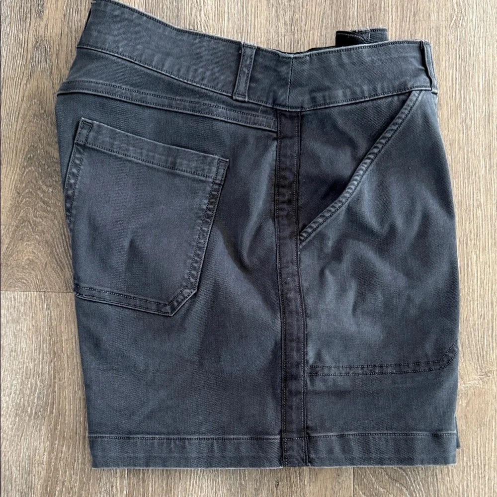 SPANX Twill 6” short - Picture 1 of 5